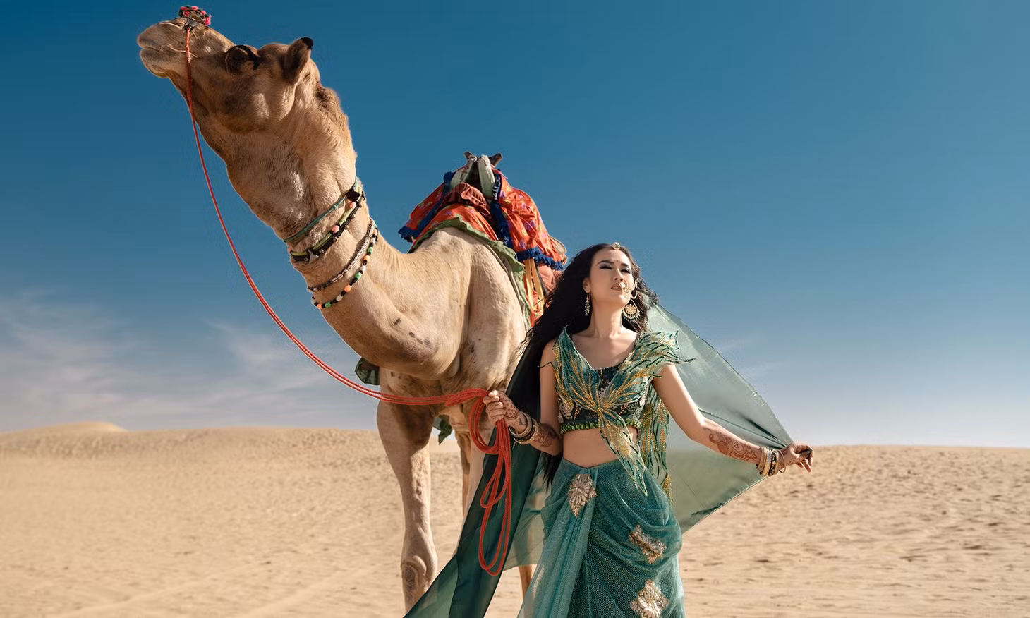 Hình ảnh đậm chất Bollywood của Võ Hạ Trâm trong MV.
