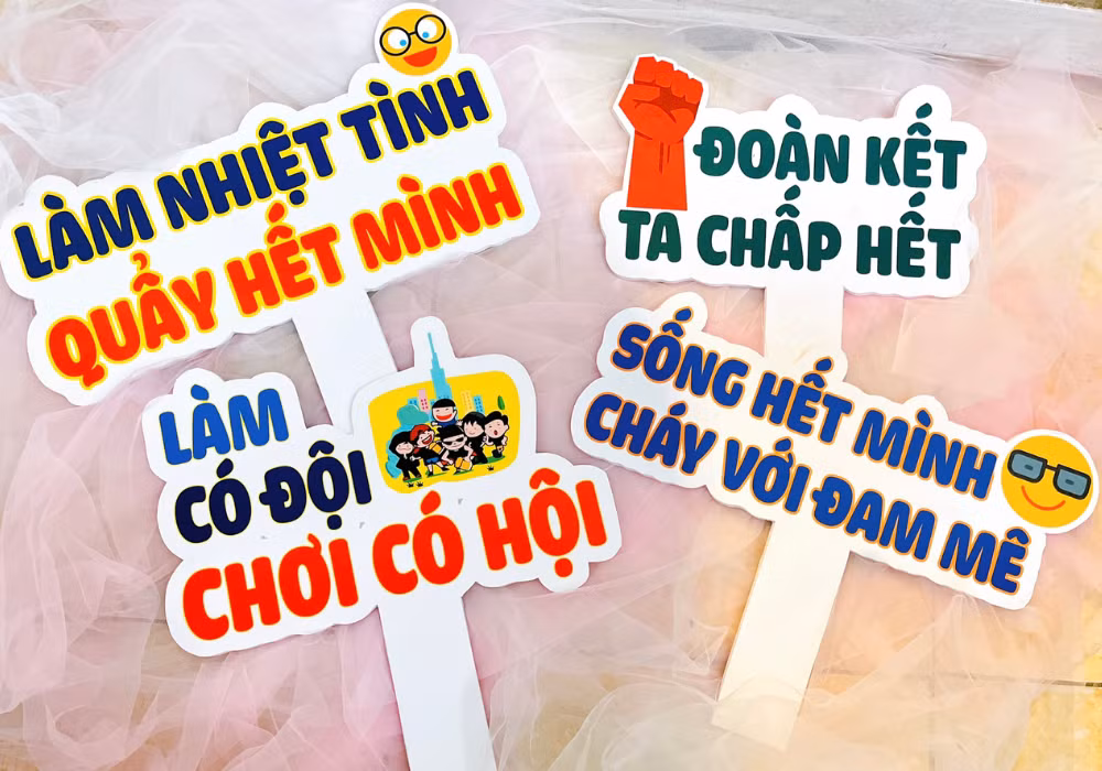 Cửa hàng in hashtag cầm tay chụp hình đẹp, uy tín và chất lượng ảnh 1