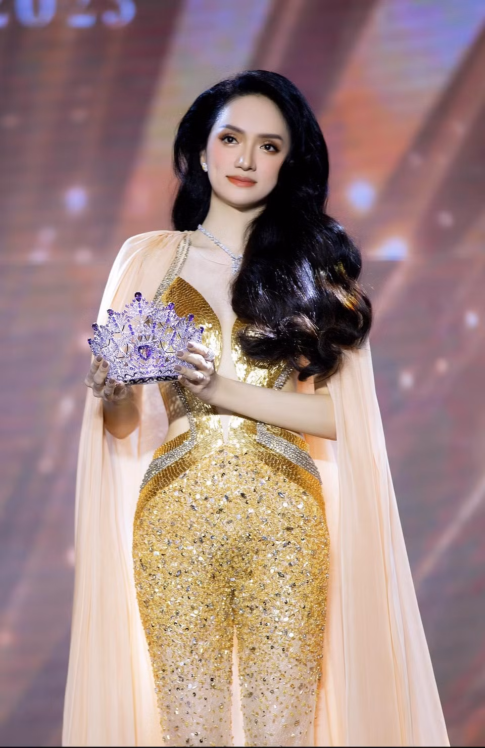 Hương Giang và vương miện MIQVN 2023. Ảnh: BTC.