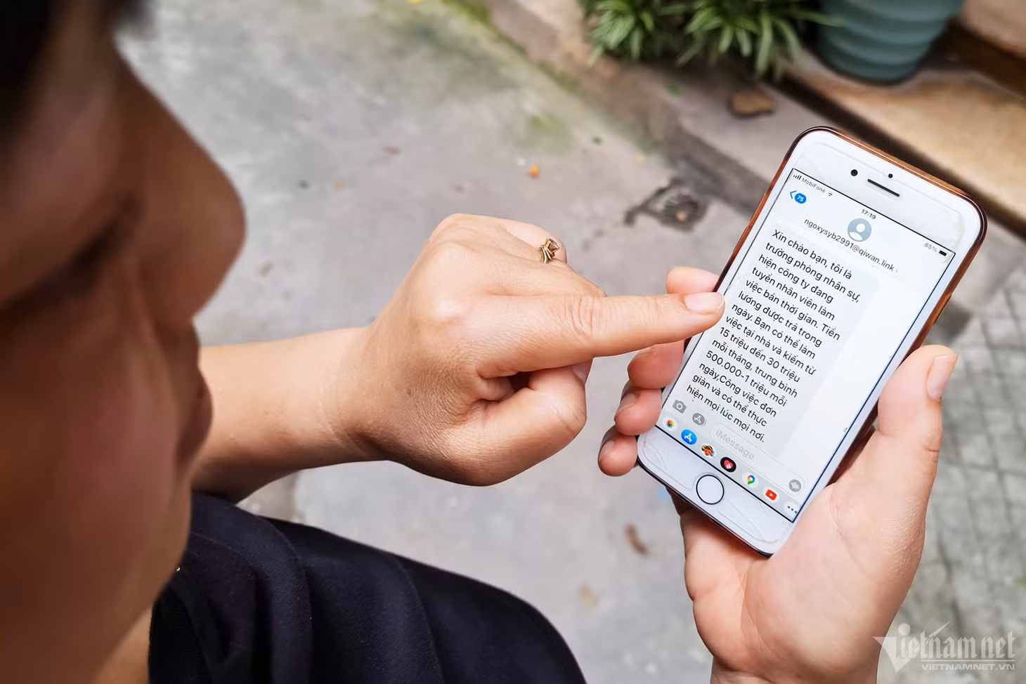 Người dùng cần cảnh giác, tuyệt đối không thực hiện theo yêu cầu của những tin nhắn rác này. Ảnh: Trọng Đạt