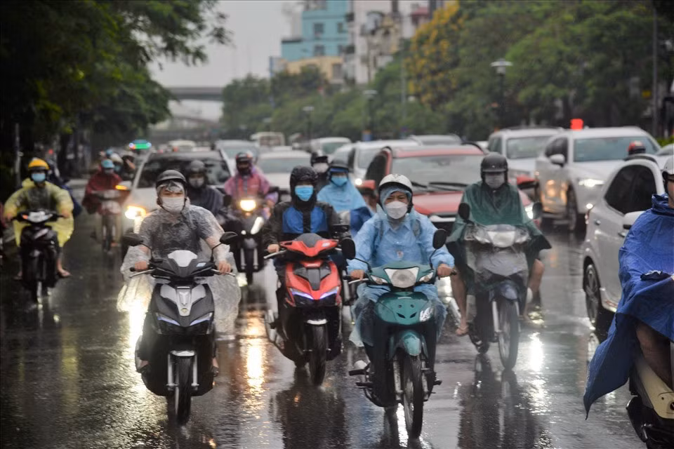 Hà Nội trở mưa trong ngày 24 - 25.4. Ảnh: Nguyễn Long.
