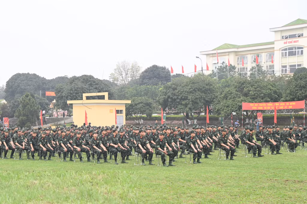 Các cán bộ, chiến sĩ tham gia chương trình.