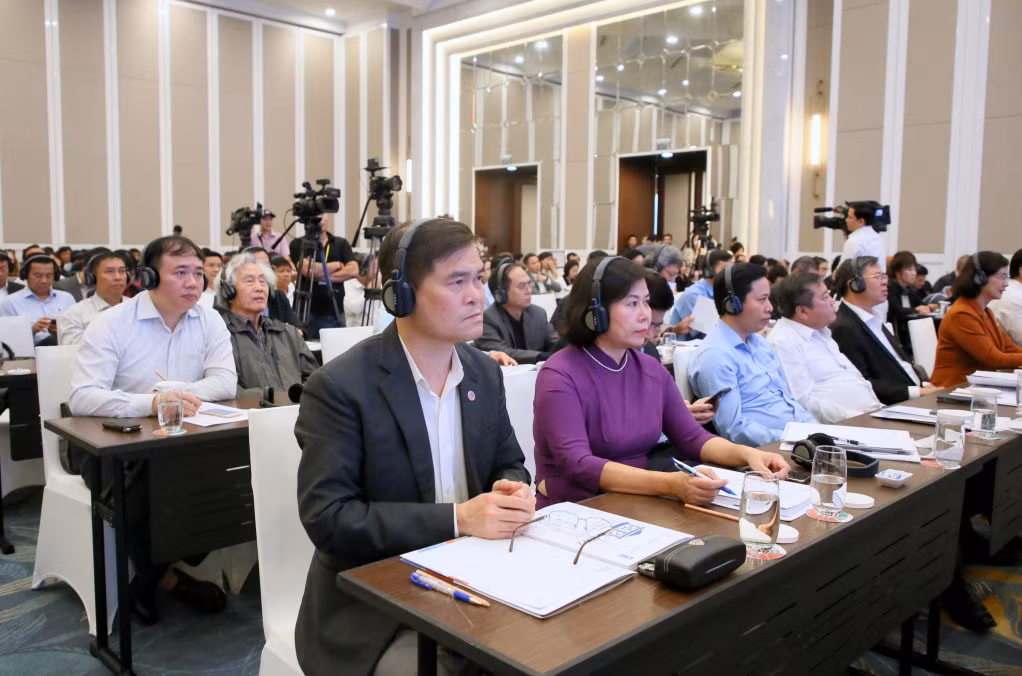 Đồng chí Bùi Văn Khắng, Phó Chủ tịch UBND tỉnh, Phó Trưởng Ban Chỉ đạo Cải cách hành chính tỉnh Quảng Ninh, cùng đại diện lãnh đạo một số sở, ngành liên quan của tỉnh dự lễ công bố.