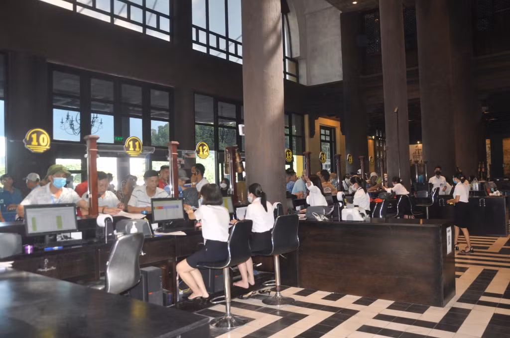 Việc bán vé tham quan vịnh Hạ Long dự kiến sẽ thu về một đầu mối trong quy trình bán vé, làm lệnh và thực hiện những phần việc khác.