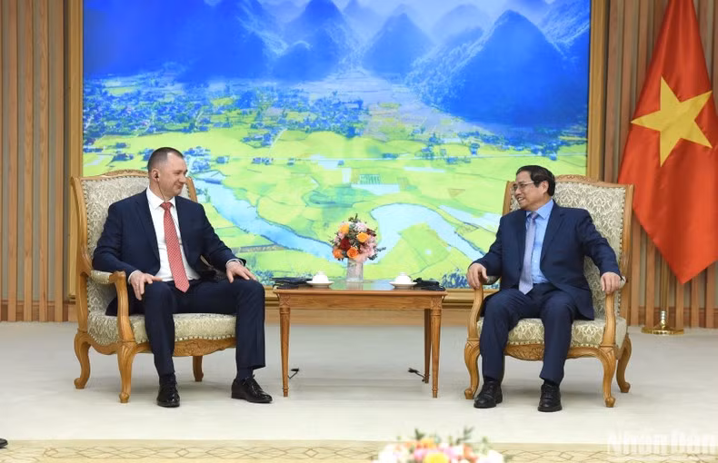 Thủ tướng Phạm Minh Chính trao đổi cùng Bộ trưởng Nội vụ Cộng hòa Belarus Ivan Vladimirovich Kubrakov.
