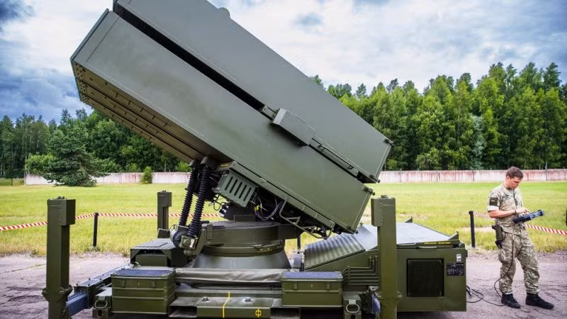 Hệ thống tên lửa hiện đại NASAMS của Tây Ban Nha đã được triển khai đến vùng Baltic. Ảnh: Euractiv