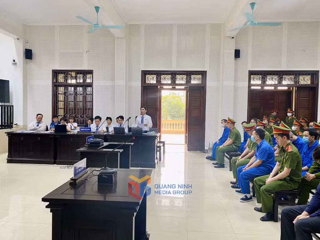 Sau phần luận tội của VKSND tỉnh, một số luật sư bào chữa đã tiến hành phần tranh luận để trình bày quan điểm gỡ tội cho các bị cáo.
