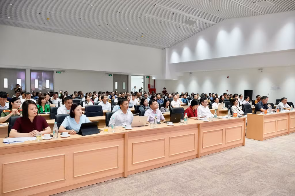 Các đại biểu tham dự hội nghị.