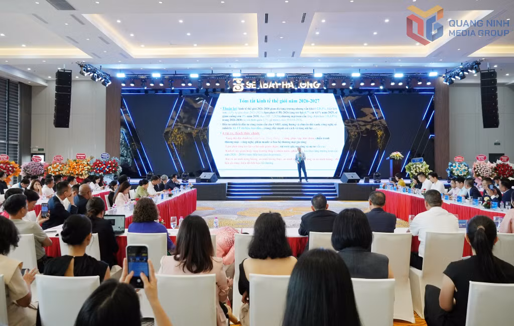 Quang cảnh diễn đàn.