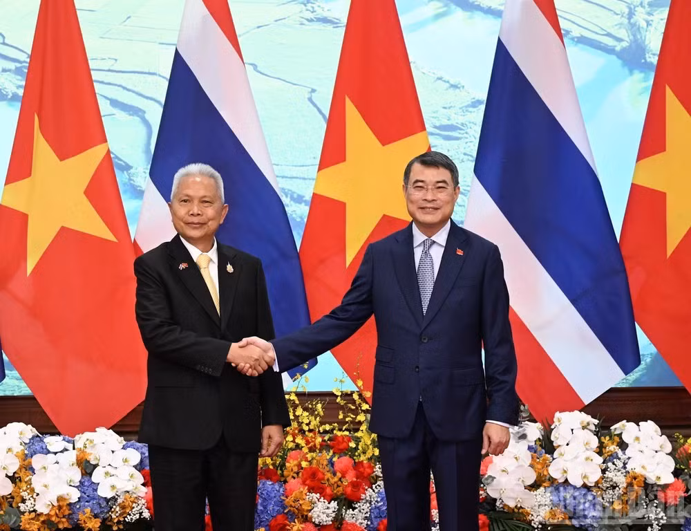 Thủ tướng Chính phủ Lê Minh Hưng và Chủ tịch Quốc hội kiêm Chủ tịch Hạ viện Vương quốc Thái Lan Sophon Zaram. (Ảnh: Trần Hải)