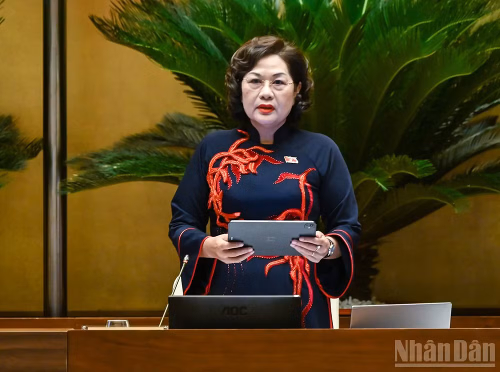 Phó Chủ tịch Quốc hội Nguyễn Thị Hồng điều hành nội dung thảo luận. (Ảnh: DUY LINH)
