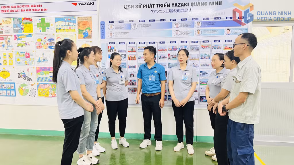 Công đoàn Công ty TNHH Yazaki Hải Phòng chi nhánh Quảng Ninh trò chuyện với công nhân.
