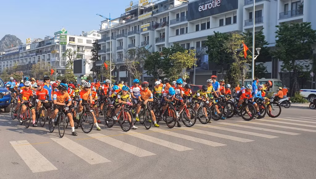 Năm 2022, Hạ Long đã được chọn là xuất phát của Giải đua Xe đạp toàn quốc Cúp Truyền hình TP Hồ Chí Minh lần thứ 34. Ảnh: T.M