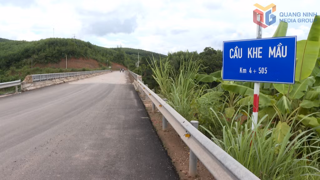 Cầu Khe Mầu, xã Kỳ Thượng, góp phần xóa bỏ ngầm tràn, bảo đảm giao thông an toàn cho người dân.