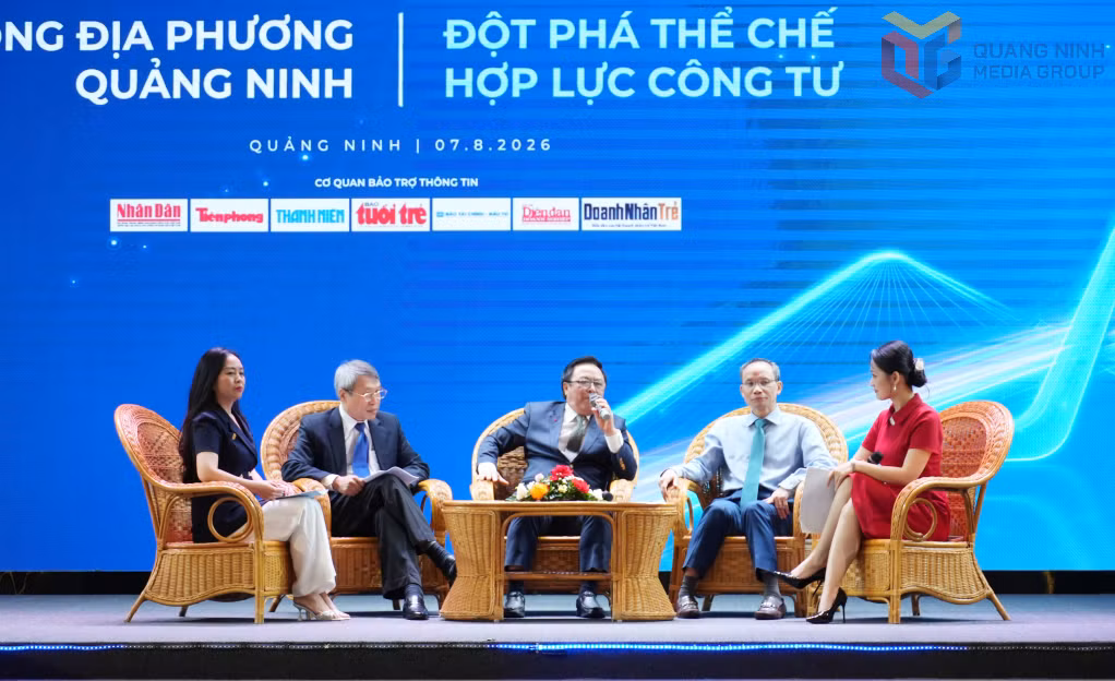 Các diễn giả chia sẻ tại phiên tọa đàm “Chinh phục công nghệ số - Làm chủ kinh tế xanh