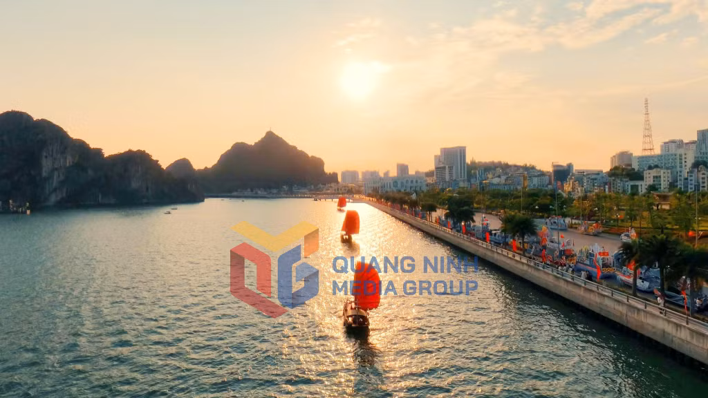 Sản phẩm du lịch thuyền ba vách buồm đỏ (8-2026). Ảnh: Tạ Quân