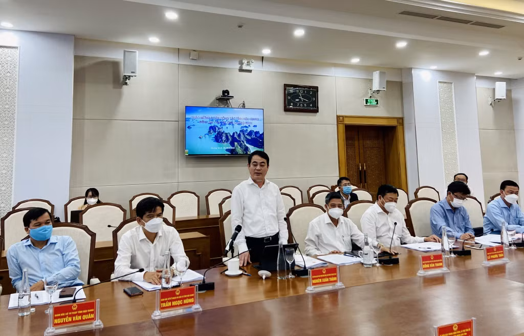 Đồng chí Nghiêm Xuân Thành, Ủy viên Ban Chấp hành Trung ương Đảng, Bí thư Tỉnh ủy Hậu Giang khẳng định rất ấn tượng khi được chứng kiến một Quảng Ninh năng động, khát vọng, đầy sức sống và trỗi dậy thay đổi từng ngày, trở thành một tỉnh phát triển kiểu mẫu cả nước.