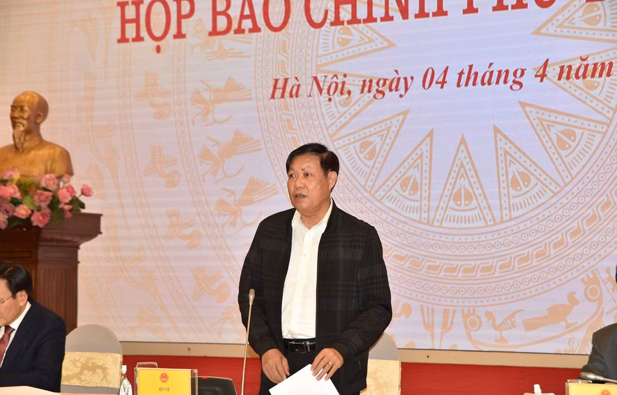Thứ trưởng Bộ Y tế Đỗ Xuân Tuyên phát biểu tại cuộc họp chiều 4/4. (Ảnh: Vietnam+)