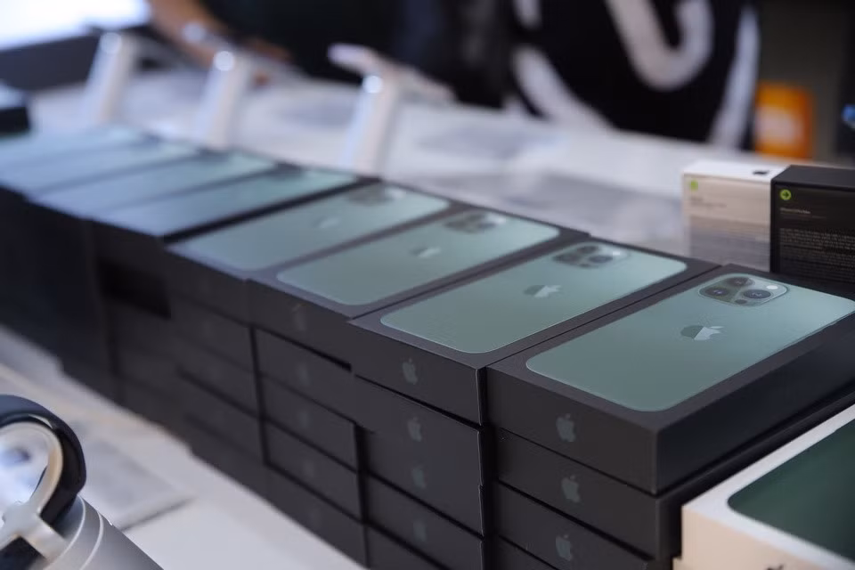 Ngoài giảm giá, Apple còn kích cầu bằng màu sắc mới của iPhone.
