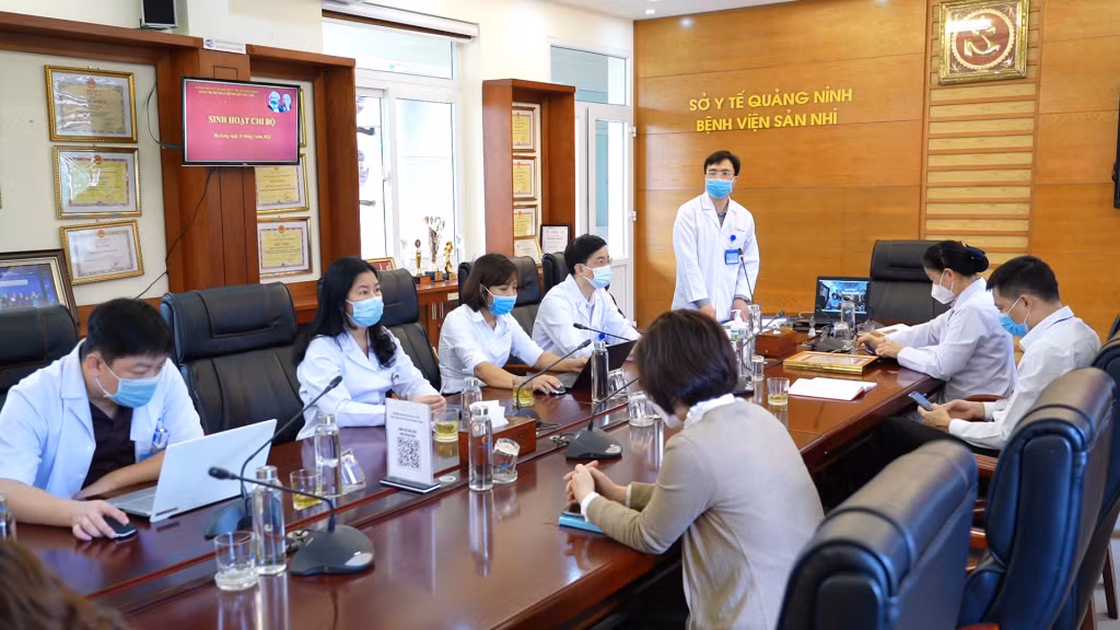 Đảng bộ Bệnh viện Sản Nhi Quảng Ninh luôn đổi mới về nội dung, phương pháp, để nâng cao chất lượng sinh hoạt đảng.