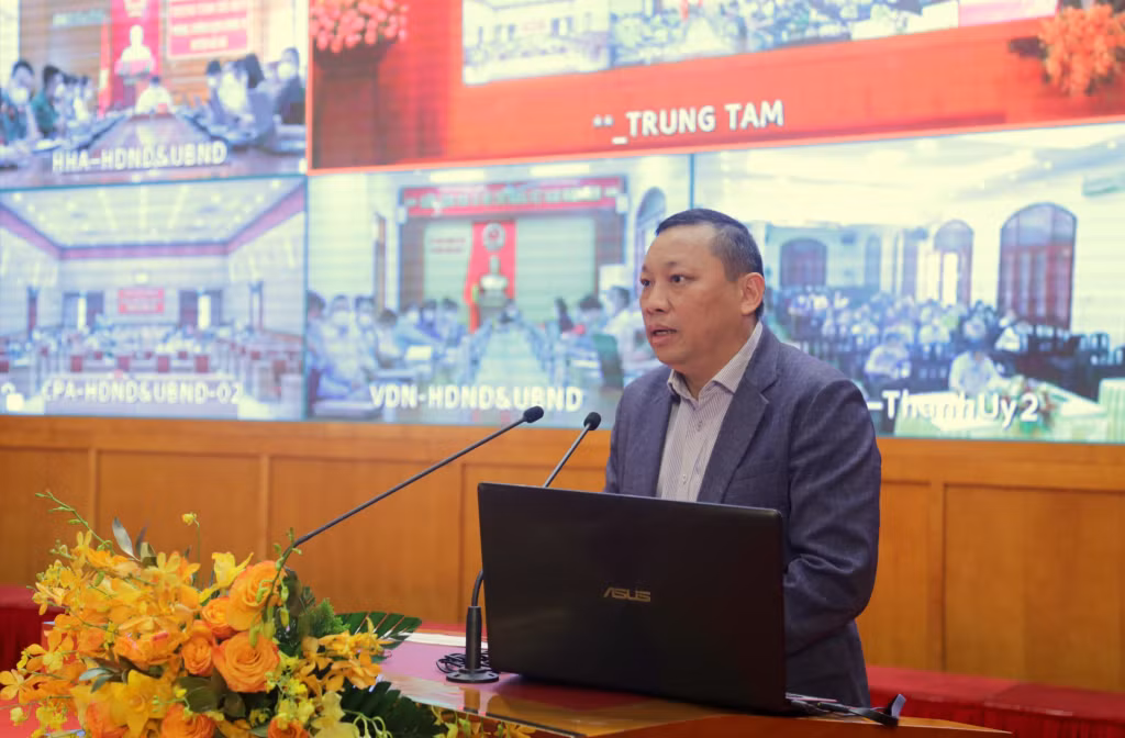 Ông Ngô Hải Phan, Cục Trưởng Cục Kiểm soát Thủ tục hành chính, Văn phòng Chính phủ, phổ biến một số nội dung trong Đề án 06 của Thủ tướng Chính phủ.