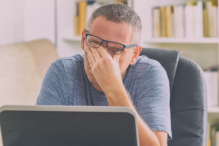 Tăng nhãn áp có thể gây stress, căng thẳng.