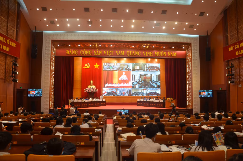 Các chuyên gia, trường đại học, cao đẳng giải đáp câu hỏi của học sinh.