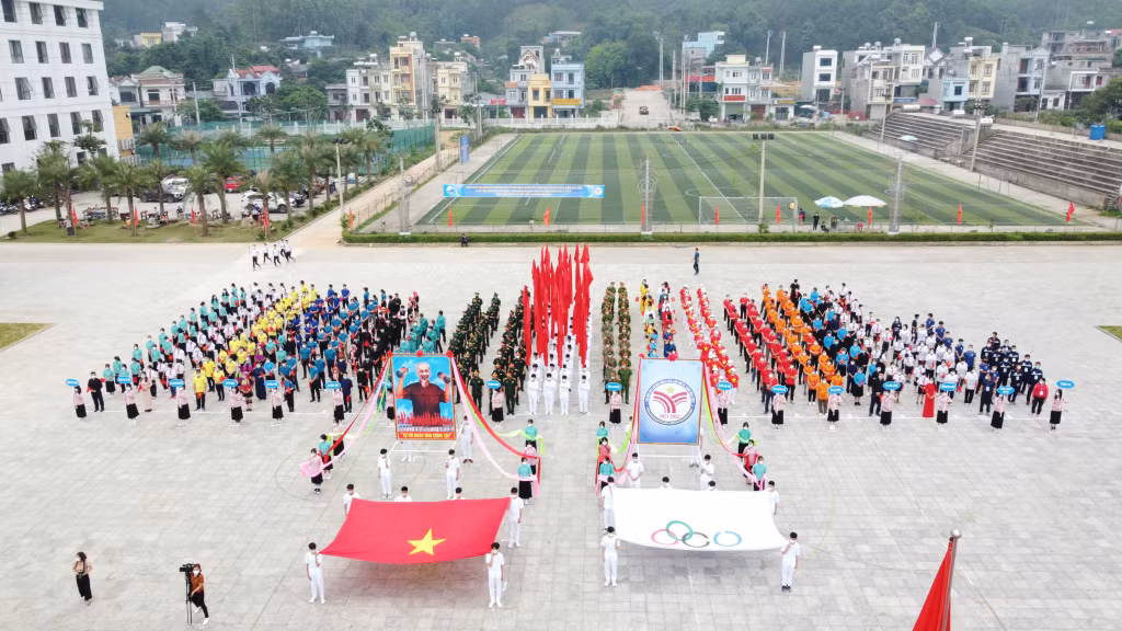 Các đoàn tham dự khai mạc.