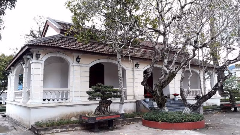 Nhà của kiểm lâm thời Pháp, nay là nhà khách Huyện uỷ Ba Chẽ. 