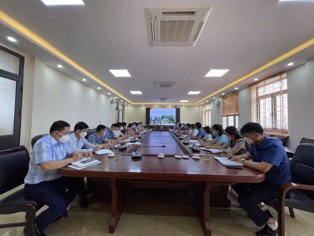 Cán bộ, Đảng viên phường Hà An (TX Quảng Yên) nghe quán triệt trực tuyến triển khai thực hiện phát biểu của Tổng Bí Thư Nguyễn Phú Trọng