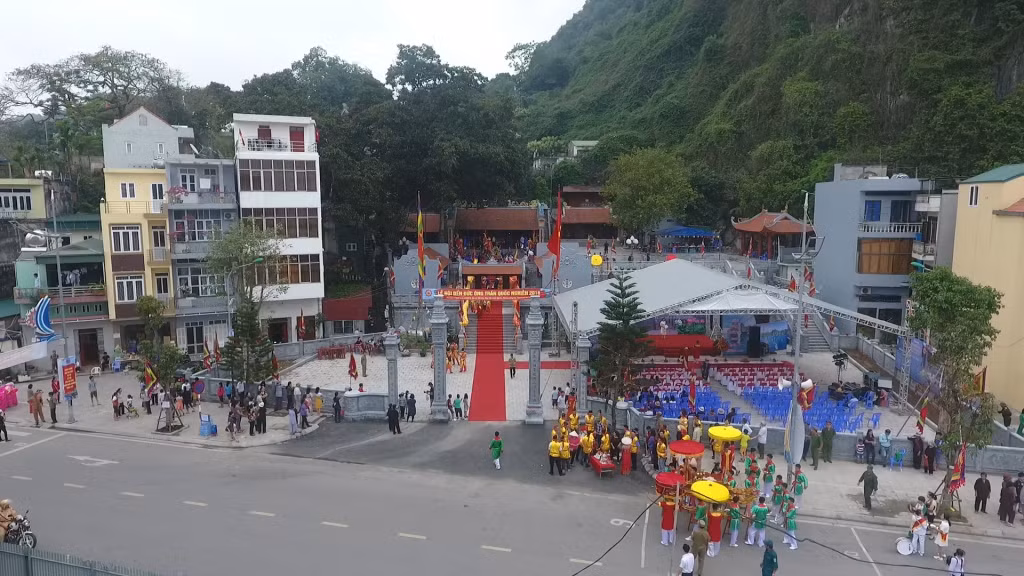 Lễ hội không chỉ là sự kiện văn hóa tín ngưỡng mà cũng là cơ hội quảng bá du lịch địa phương. (Ảnh tư liệu)
