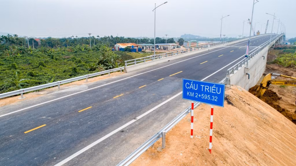 Cầu Triều kết nối TX Đông Triều (tỉnh Quảng Ninh) và TX Kinh Môn (tỉnh Hải Dương).