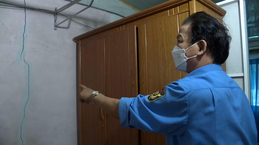 Ngôi nhà của gia đình ông Vũ Văn Miện (tổ 8, khu Vĩnh Trung, phường Mạo Khê, TX Đông Triều) nằm trong dự án đã nhiều lần phải sửa chữa do xuống cấp nghiêm trọng.