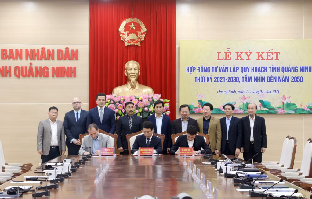 Quảng Ninh ký kết hợp đồng tư vấn lập Quy hoạch tỉnh thời kỳ 2021-2030, tầm nhìn 2050 với các đơn vị tư vấn.