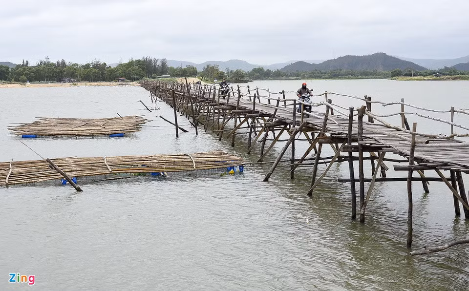 Thành và chân cầu được làm từ những thân cây phi lao và tre già đã qua ngâm nước, xử lý. Đến nay, cầu Ông Cọp Phú Yên vẫn giữ kỷ lục là cây cầu gỗ dài nhất Việt Nam.