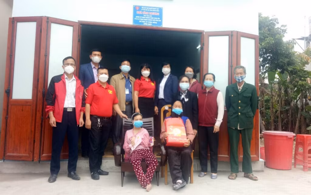 Nhóm từ thiện Quảng Ninh thân yêu đồng hành cùng Hội Bảo trợ NKT&TMC tỉnh xây nhà cho người khuyết tật nặng 