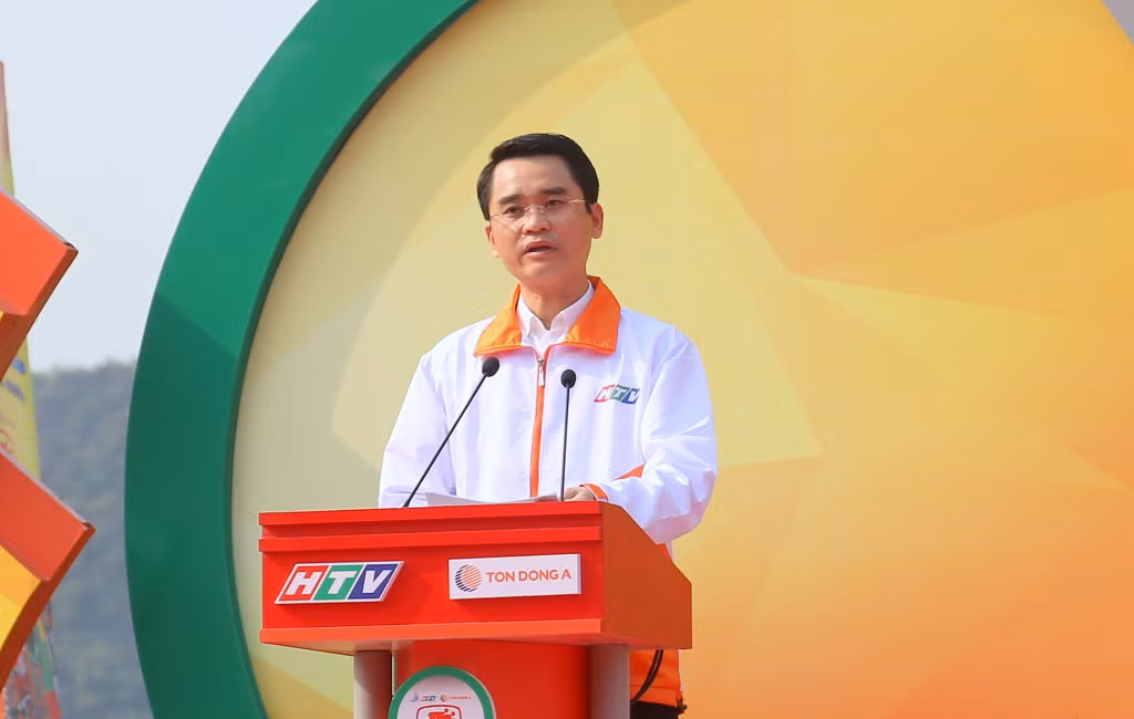 Phó Chủ tịch UBND tỉnh Quảng Ninh Phạm Văn Thành phát biểu chào mừng Giải đua lần đầu tiên được tổ chức tại Quảng Ninh.