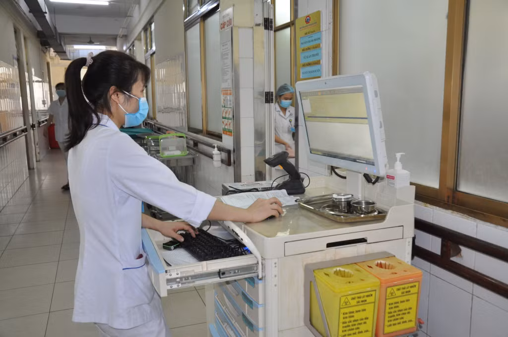 Xe tiêm thông minh với phần mềm chuyên dụng được đồng bộ với dữ liệu của bệnh án điện tử được triển khai ở Bệnh viện Đa khoa tỉnh.
