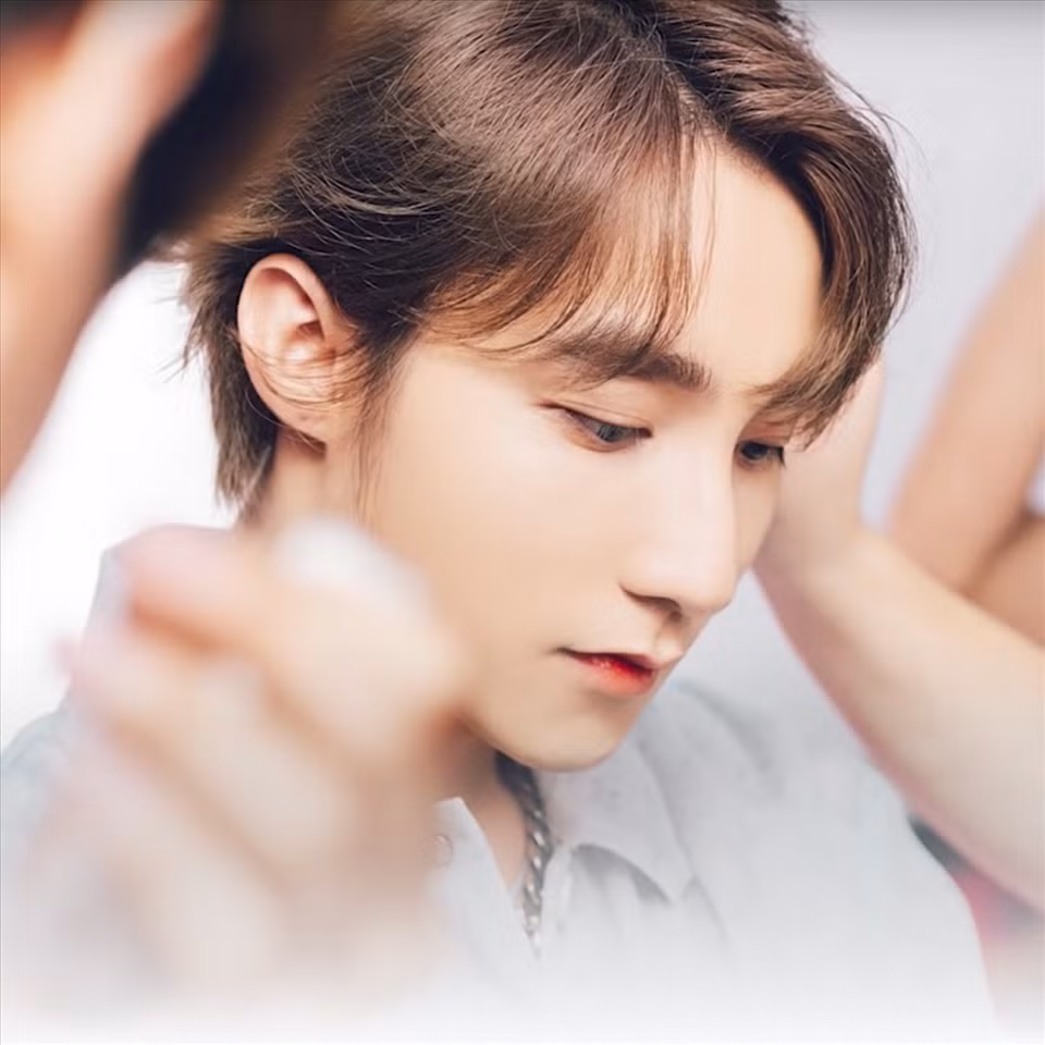 Sơn Tùng là số ít nghệ sĩ luôn im lặng trong mọi trường hợp, ngay cả ồn ào đời tư khi những cô gái liên quan đến Sơn Tùng chịu chỉ trích dữ dội từ dư luận, Sơn Tùng cũng im lặng. Ảnh: FBNV