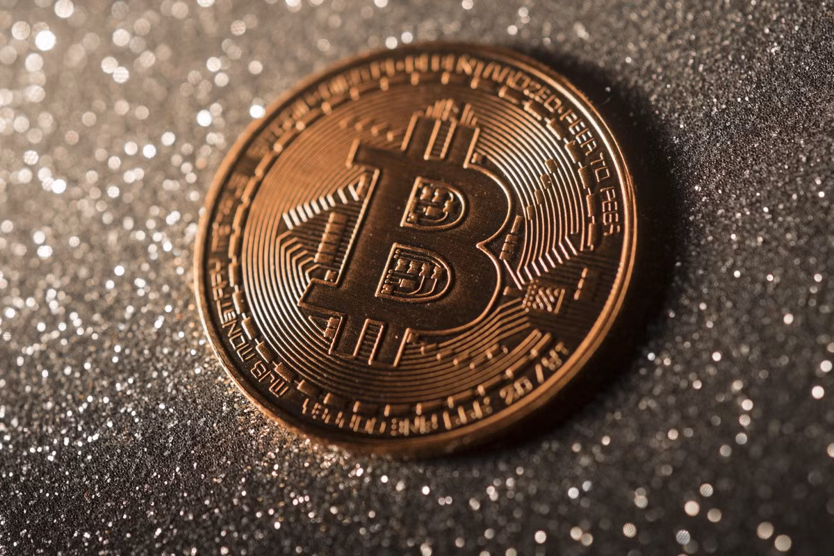 Độ hiếm của Bitcoin đang ngày một tăng. Ảnh: Bloomberg.