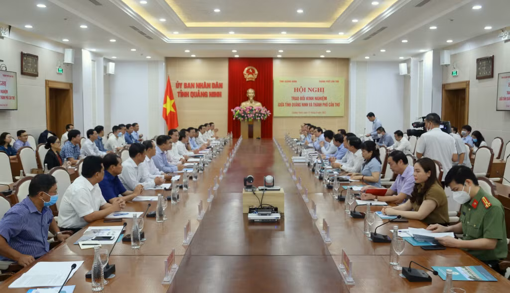 Quang cảnh buổi làm việc.