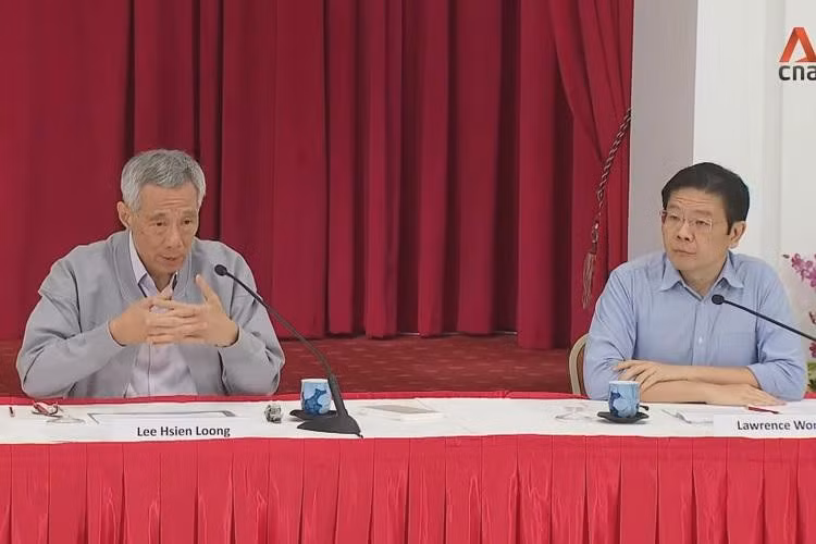 Thủ tướng Singapore Lý Hiển Long và Bộ trưởng Tài chính Lawrence Wong. Ảnh: CNA
