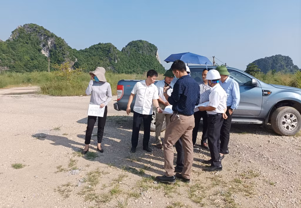 TP Uông Bí cùng Sở TN&amp;MT bàn giao diện tích đất đã GPMB cho chủ đầu tư dự án CCN Phương Nam.