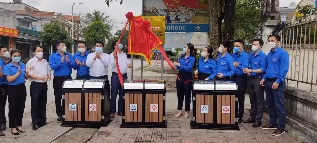 Đoàn Khối các cơ quan tỉnh tổ chức gắn biển công trình thanh niên “Tuyến đường thanh niên tham gia xây dựng nông thôn mới nâng cao” tại xã Quảng La, TP Hạ Long.