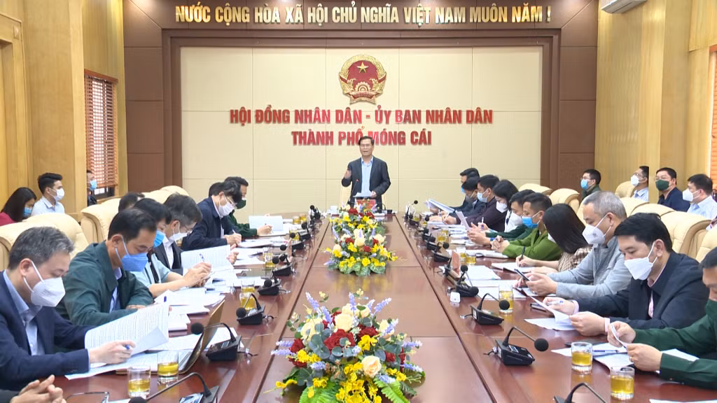 Đồng chí Bùi Văn Khắng, Phó Chủ tịch UBND tỉnh chỉ đạo tại buổi làm việc