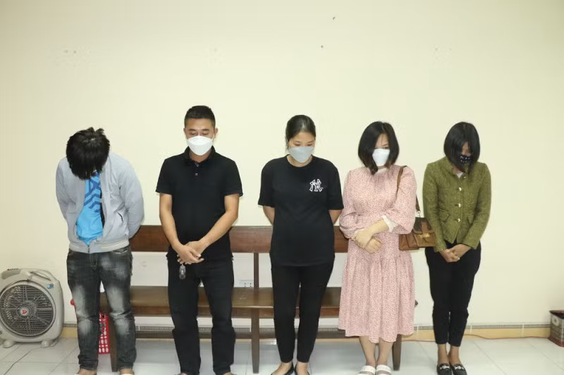Các đối tượng tại cơ quan Công an.