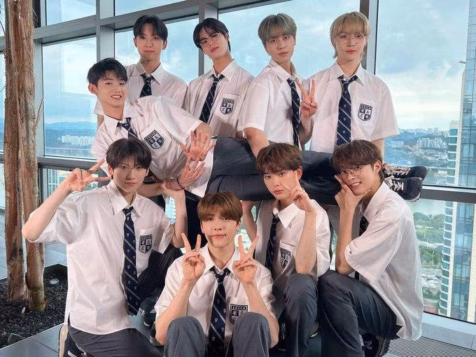 &amp;TEAM cũng dồn thời gian, tâm huyết cho hành trình K-pop của mình. Ảnh: HYBE