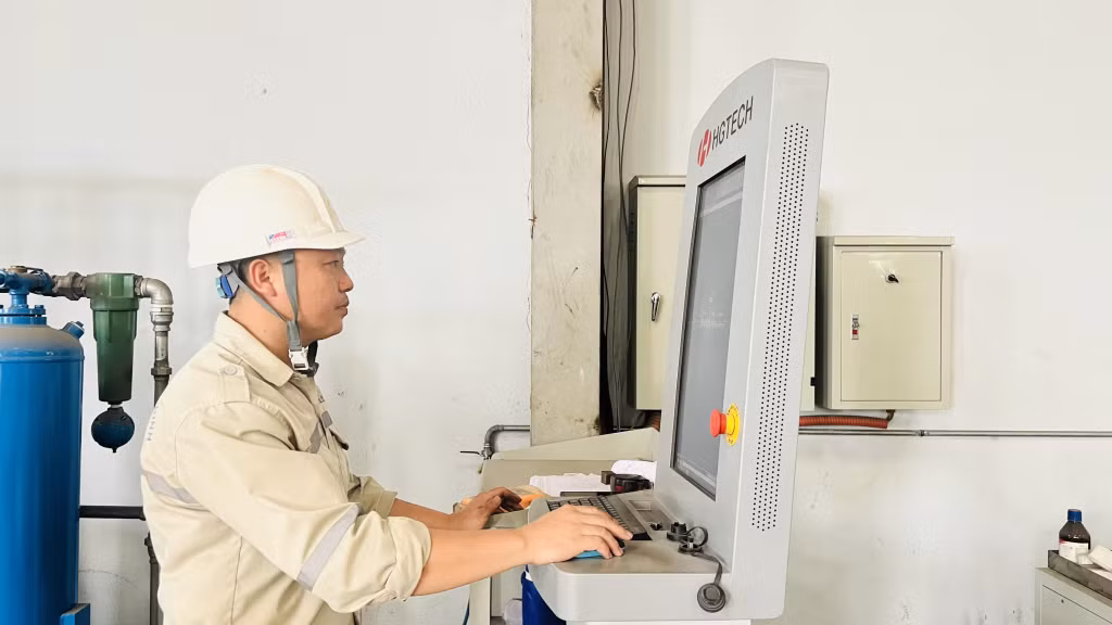 anh Nguyễn Chí Công, Công ty CP Xi măng và Xây dựng Quảng Ninh cũng là 1 trong số 95 gương mặt tiêu biểu được vinh danh trong Tháng Công nhân này