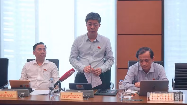 Đại biểu Nguyễn Mạnh Hùng (Cần Thơ) phát biểu thảo luận. (Ảnh: TRUNG HƯNG)