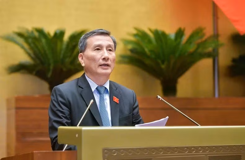 Chủ nhiệm Ủy ban Khoa học, Công nghệ và Môi trường Lê Quang Huy trình bày báo cáo thẩm tra về dự án Luật.